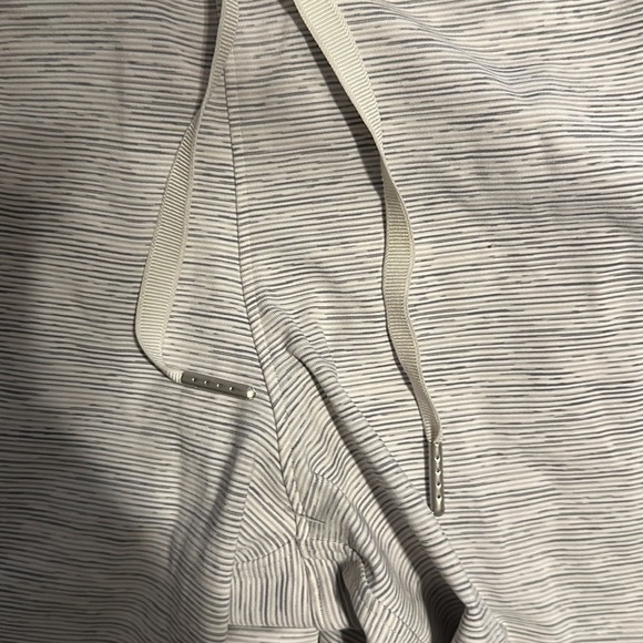 Lululemon On The Fly 7/8 pants - Picture 5 of 8